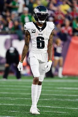 DeVonta Smith Faces Wave of Criticism for Missing Crucial Touchdown to Stage Comeback, Jalen Hurts Gets "Ripped Apart" by Eagles Fans on X!