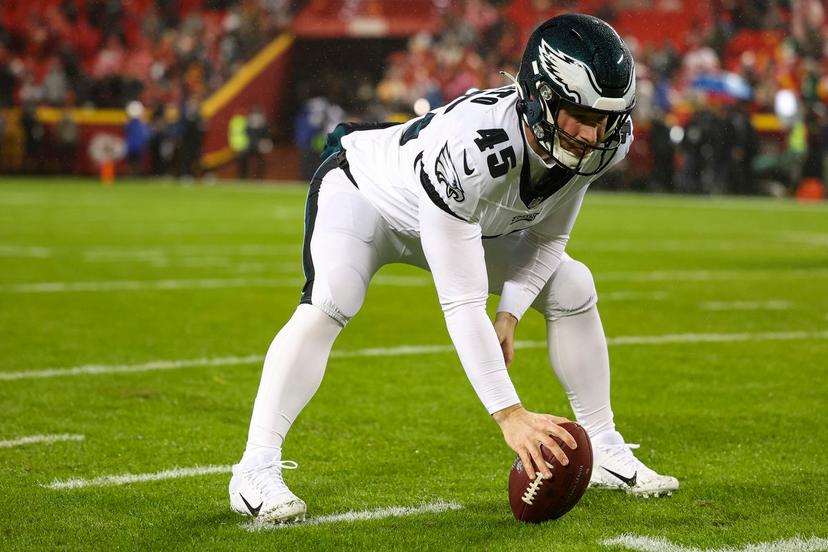 Former Pro Bowl Eagles Player Struggles to Find New Team, Eyes Potential Reunion