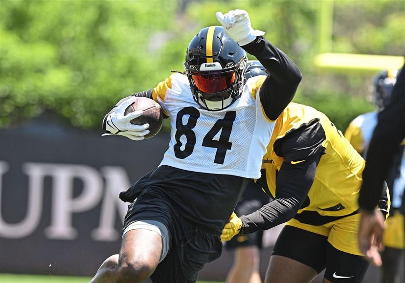 Steelers Veteran Running Back Sidelined with Injury, Tomlin Provides Update