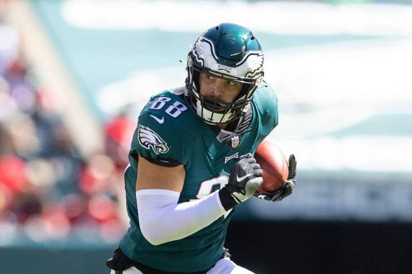 Eagles Star Tight End on Loyalty Over Riches: “I Bleed Midnight Green”