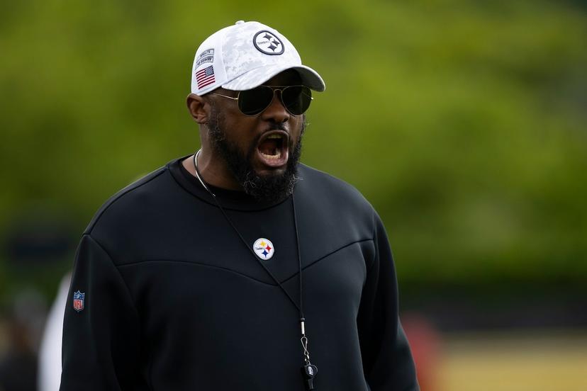 Second-Year Center Kicked Out by Tomlin After Repeated Fumbles at Training Camp
