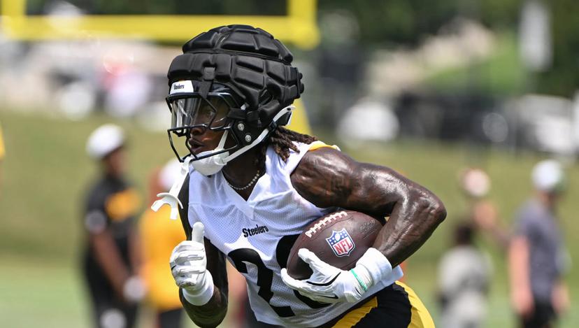 Rookie RB Defends Aaron Rodgers in Powerful Message: “You Follow the Guy Who Carries the Weight”