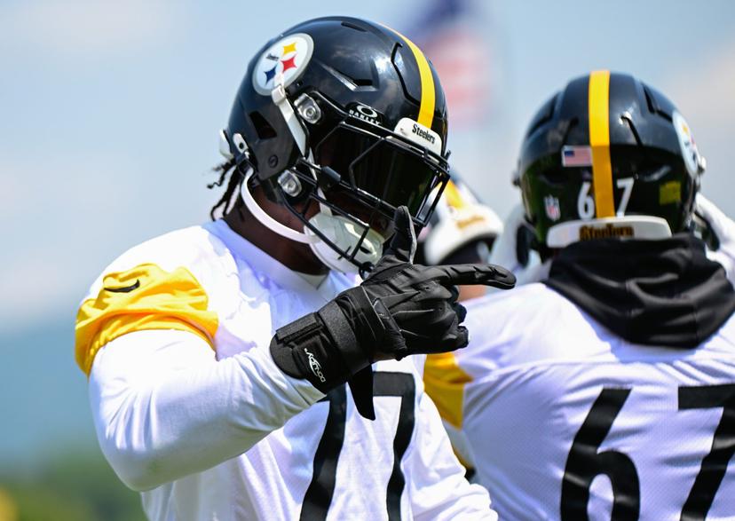 Steelers’ Starting Left Tackle Set to Return After Scare With Serious Injury at Camp
