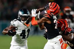 Eagles Undrafted Rookie Steals Spotlight in Preseason Opener Win, He caught 6 of 7 passes tonight for 82 yards