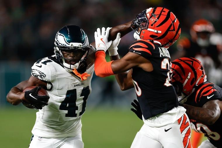 Eagles Undrafted Rookie Steals Spotlight in Preseason Opener Win, He caught 6 of 7 passes tonight for 82 yards