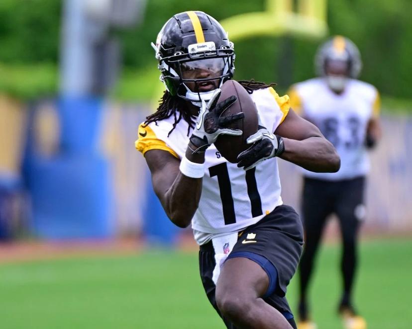 Steelers Release Veteran WR After Preseason Injury, Tomlin Sends Clear Message