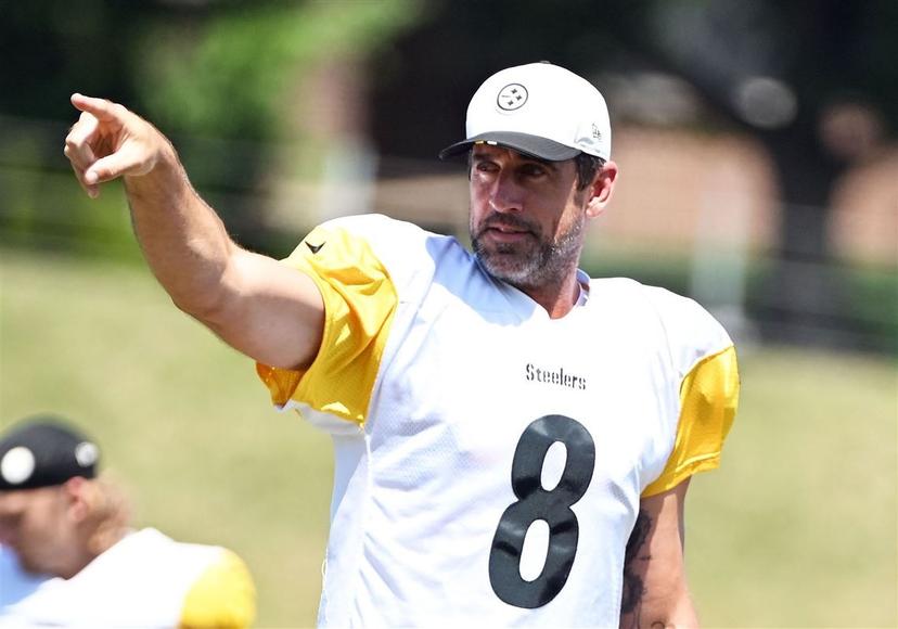 Aaron Rodgers Fires Back at Justin Fields’ ‘He Should’ve Retired’ Jab Ahead of Week 1 Showdown