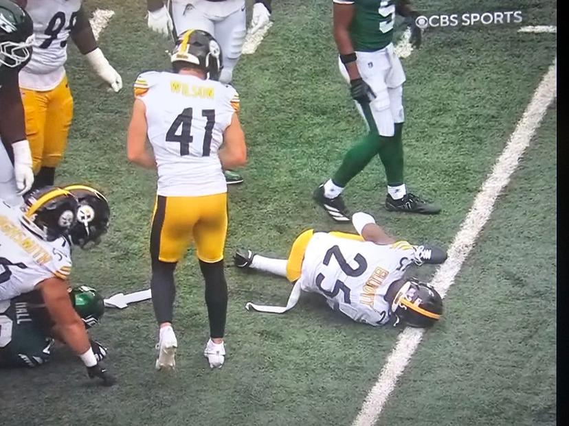 Steelers Safety Exits Early with Concerning Injury vs. Jets