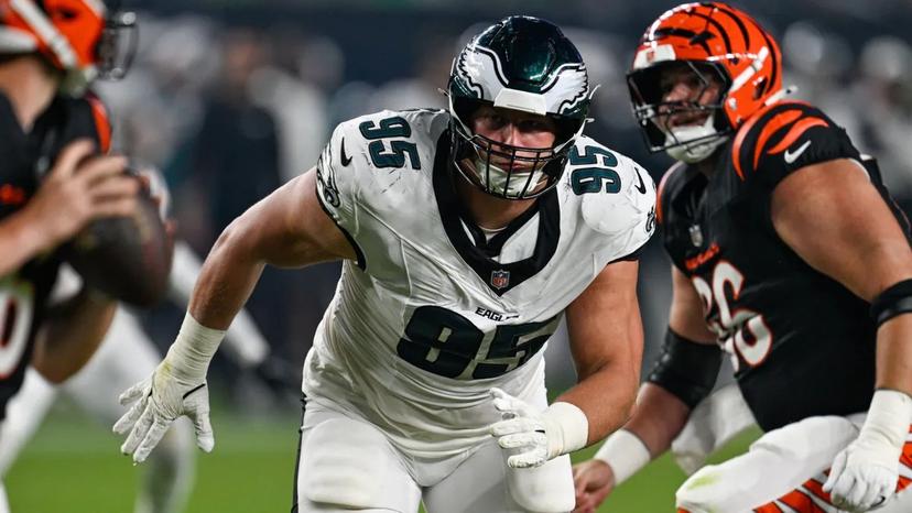 Eagles Rookie Chooses Family Over Flash, Uses First NFL Paycheck to Buy Mom a Home