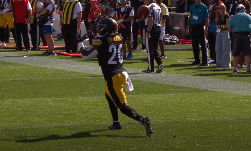 WATCH: Rookie Caleb Johnson’s Kickoff Blunder Hands Seahawks a Free Touchdown