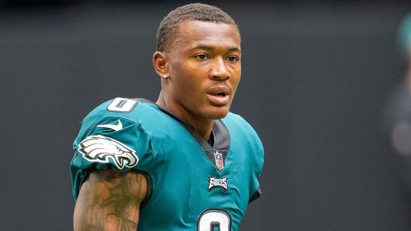 Eagles’ Devonta Smith Calls Out Security for Checking Out His Fiancée on Sideline