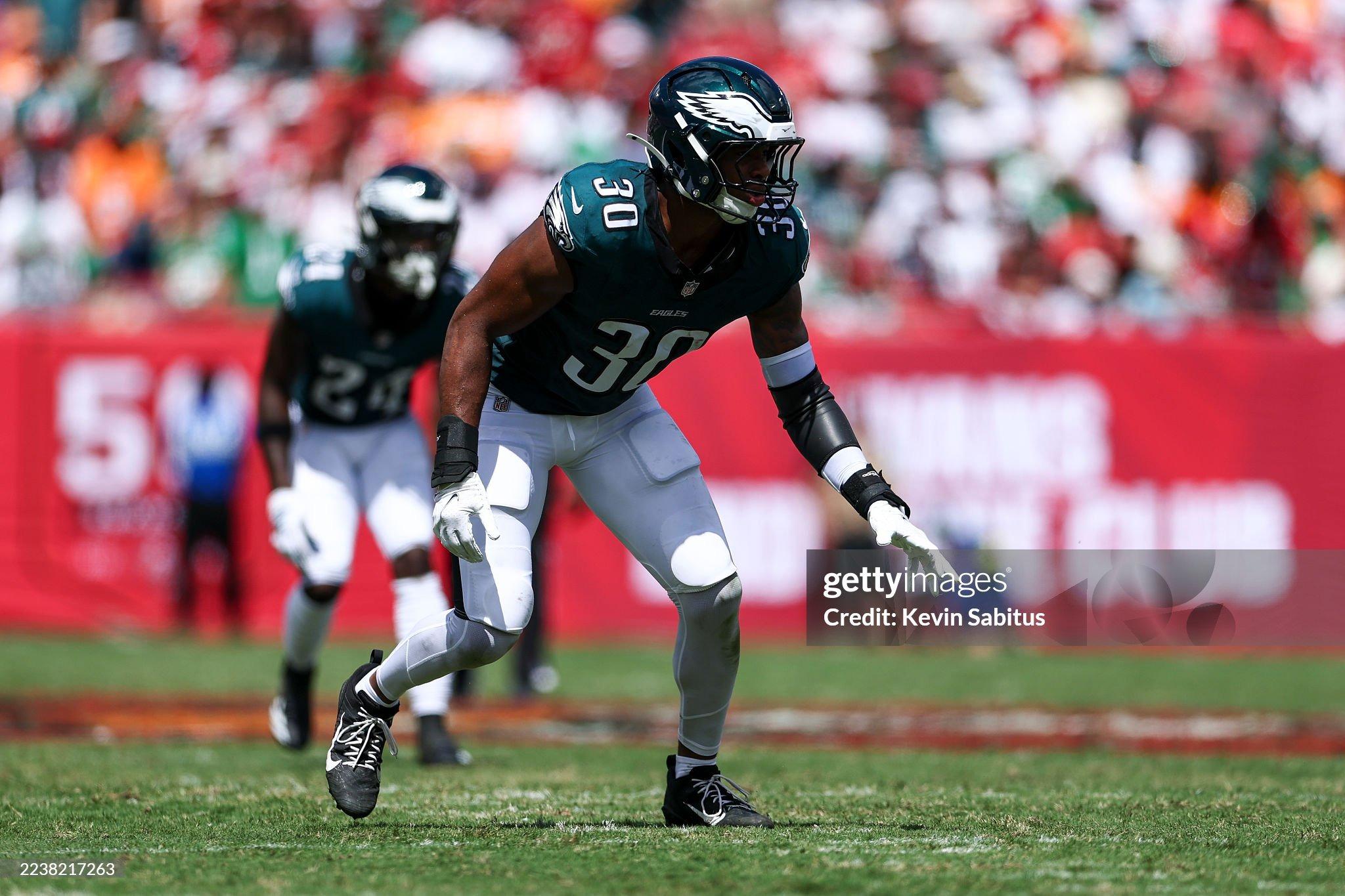 Eagles Rookie’s Girlfriend, ÅduIt Star, Organizes Fan Meeting to Support Rising NFL Talent