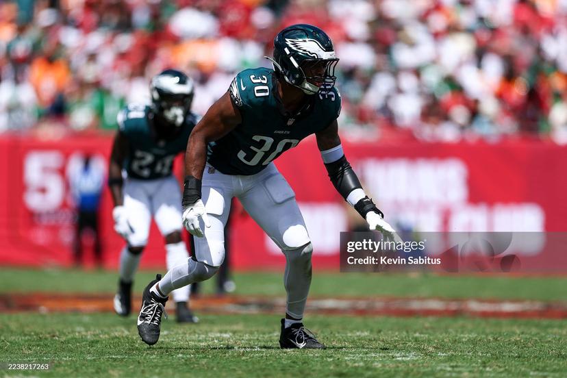 Eagles Rookie’s Girlfriend, ÅduIt Star, Organizes Fan Meeting to Support Rising NFL Talent
