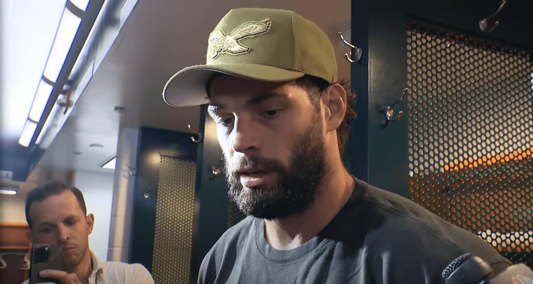 Dallas Goedert Frustrated After No-Call, Says Referees Gave No Response Following Clear Late-Game Foul