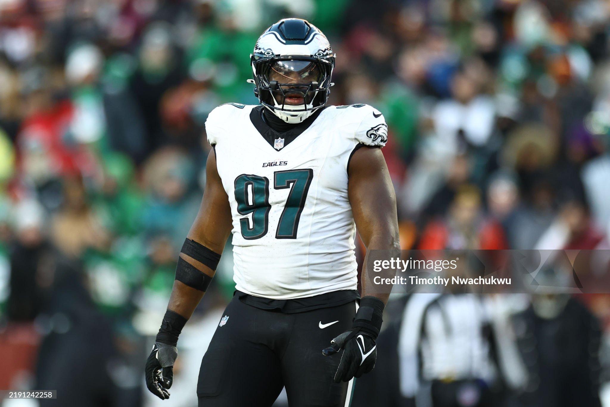 Eagles Star Invites Dying 86-Year-Old Neighbor to His Home to Live Out Her Final Days With Him