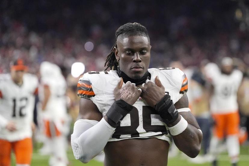 NFL Heavily Fines Browns TE David Njoku for Flipping Off Steelers Fans at Acrisure Stadium