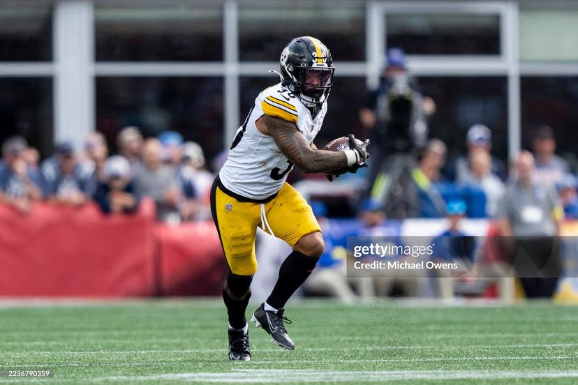 Steelers Star Helps Injured Fan After She Was Robbed Upon Arriving in Pittsburgh for Steelers–Packers Game