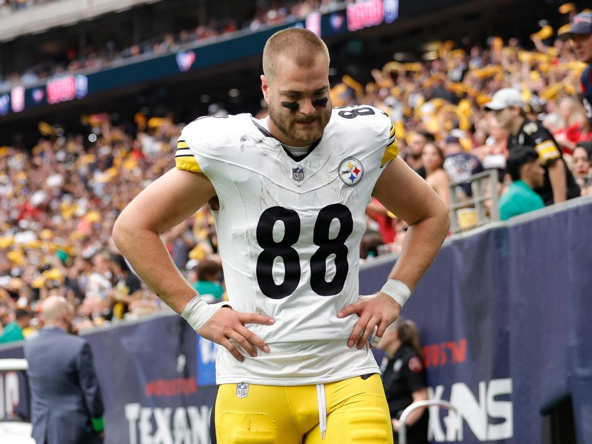 Steelers Officially Confirm TE Pat Freiermuth’s Serious Injury, Sidelined from Practice