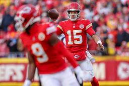 Post-game chaos at Arrowhead! Brian Branch attacks JuJu Smith-Schuster and ignores Patrick Mahomes’ handshake after Lions’ loss to Chiefs.
