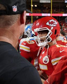 🔥 DRAMA BREAKS OUT: Patrick Mahomes Glares Down Dan Campbell After Wild Postgame Brawl — “Teach Your Guys Some Respect.” 👀💥👇