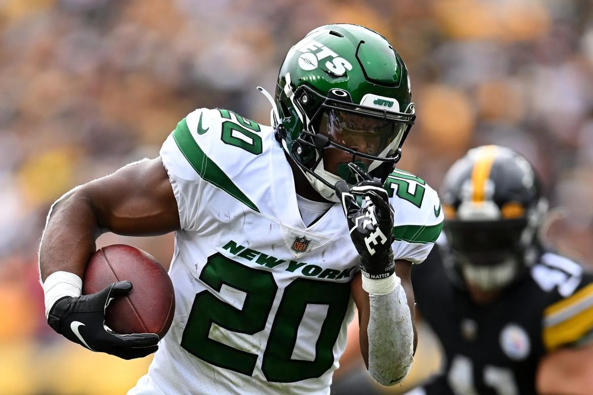 TRADE BUZZ: Jets-Cowboys Trade Heating Up; Star RB Could Land in Dallas