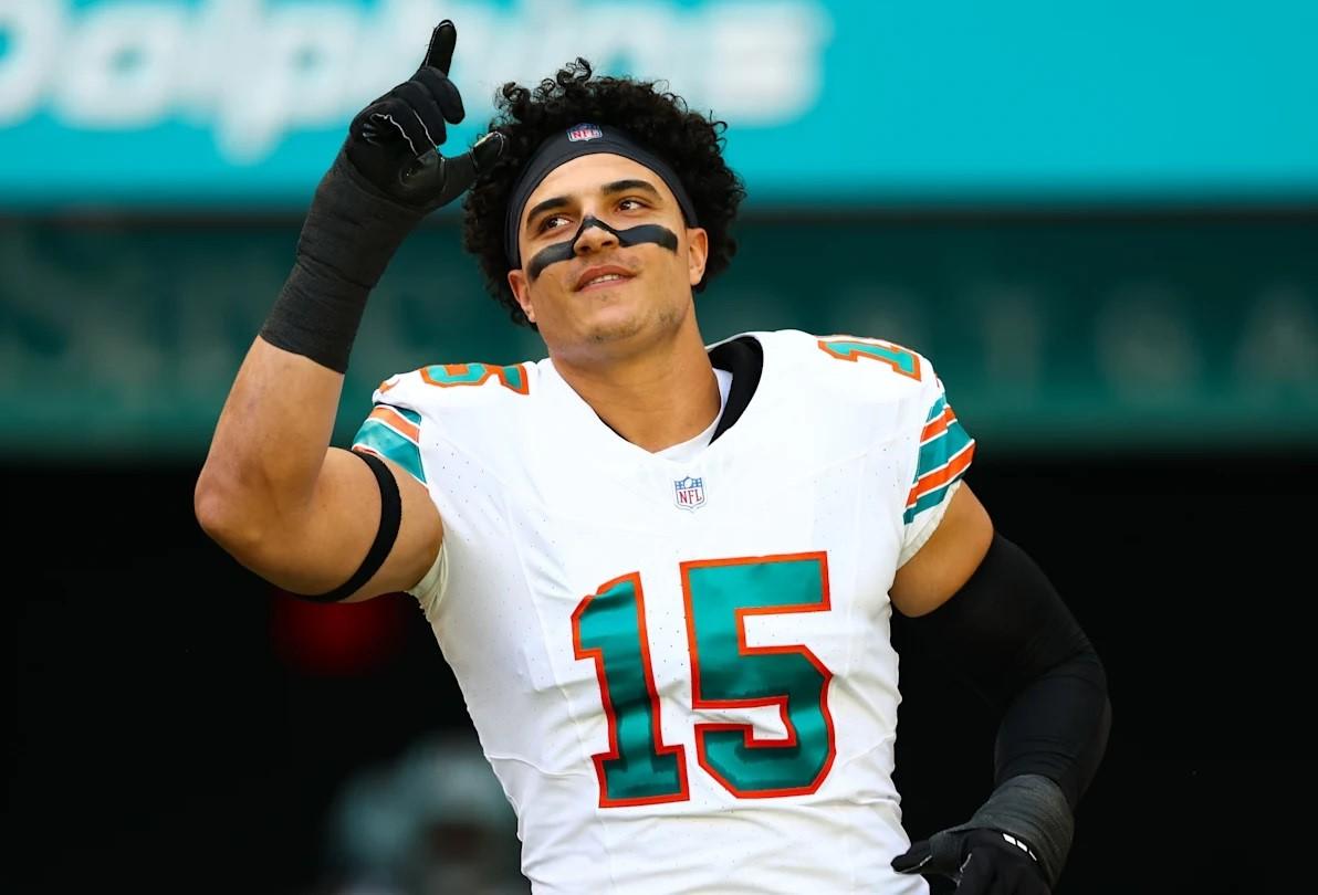 BIG MOVE COMING? 26-Year-Old EDGE From The Dolphins Is Heading To Dallas — And He Might Start Right Away