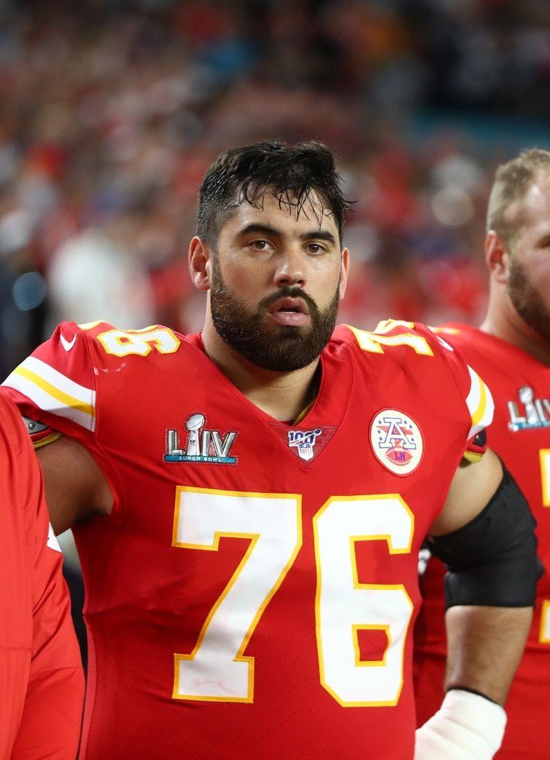 Former Chiefs Guard Laurent Duvernay-Tardif Retires After Breaking His Neck in Staircase Fall – Says “I Got to Live My Dream”