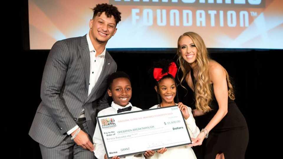 JUST IN: Taylor Swift and Travis Kelce Donate Over $1 Million to the Mahomes’ Charity — Spreading Love Across Kansas City