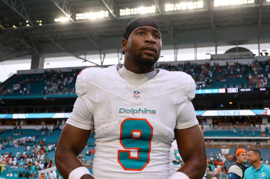 Jonnu Smith escapes question on whether he has discussed new deal with  Miami Dolphins - Dolphin Nation