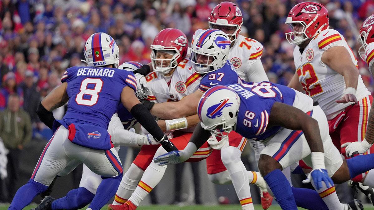 How the Bills made Patrick Mahomes' life hell in Week 9 triumph - Yahoo  Sports