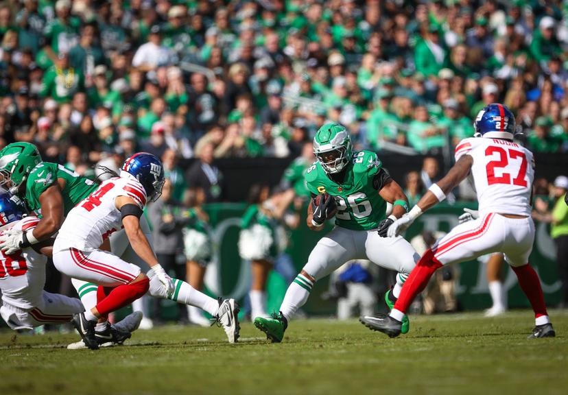 Eagles star’s huge day cut short as he leaves with injury vs. Giants