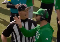 🦅 AFTER CELEBRATING THE VICTORY WITH HIS PLAYERS, COACH NICK SIRIANNI SLAMS THE OFFICIALS IN HIS POSTGAME INTERVIEW: “OUR EAGLES COULD HAVE SCORED EVEN MORE!”