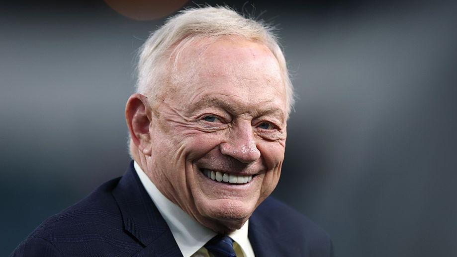 NFL: Dallas Cowboys owner Jones fined $250,000 for 'obscene gesture' - BBC Sport