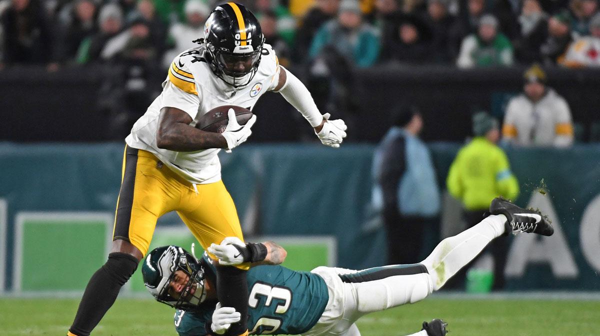 Pittsburgh Steelers running back Cordarrelle Patterson (84) is tackled by Philadelphia Eagles linebacker Zack Baun (53) during the third quarter at Lincoln Financial Field.
